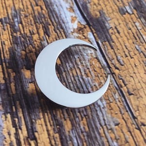 Witchy Crescent Moon - Enamel Pin