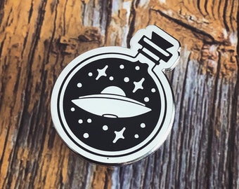Space Ship in a Bottle - Enamel Pin - 1.25 Inch - Scifi Aesthetic - Alien UFO - Silver Metal Jewellery - Solar System