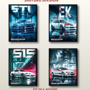以下が含まれることがあります： SHUTOKO DIVISIONと題された自動車イラストのポスター4枚セット。青いスバル インプレッサ WRX STI GC8、白いホンダ シビック タイプR EK9、白い日産 シルビア S15、白い三菱 ランサーエボリューションVIが描かれています。