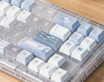 Juego de 131 teclas translúcidas en azul fresco y fresco, teclas mecánicas de sublimación de tinta PBT con perfil de cereza, tapa suplementaria translúcida esmerilada de PC