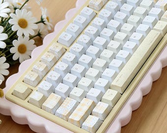 Juego de 136 teclas en color crema y rosa, teclas mecánicas de sublimación de tinta de 5 lados con perfil cereza PBT, accesorios de teclado personalizados para escritorio.