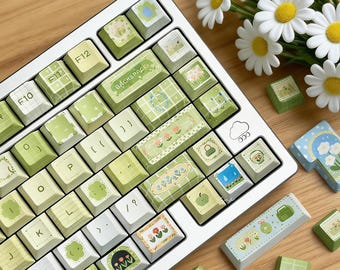 Juego de 130 teclas para gaming en verde botánico, con perfil cereza y MOA, PBT de sublimación de tinta, con un esquema de colores refrescante y curativo.