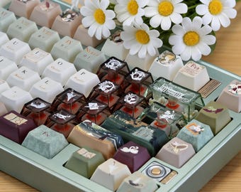 Juego de más de 130 teclas para juegos de la serie Garden Whimsy, teclas de teclado de perfil PBT+PC de doble material, Cherry y SOA, esquema de colores Fresh Healing