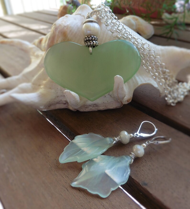 Green Summer Pretty New Jade Dangle Earrings Hand Made 925 Solid Silver.