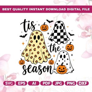 Könnte beinhalten: Ein digitales Grafikdesign mit dem Text 'tis the season' in schwarzer Schreibschrift. Drei Geister sind abgebildet: einer mit gelbem Leopardenmuster, einer mit schwarz-weißem Schachbrettmuster und einer mit schwarzen Punkten, der einen orangefarbenen Kürbis hält.
