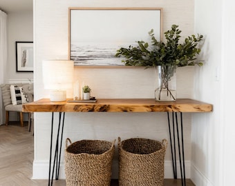 Handgemaakte rustieke notenhouten consoletafel, verweerd massief hout