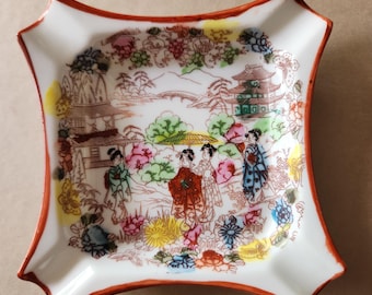 Vintage Japanese Ashtray – Hand Painted Geisha Garden Scene, Mid-Century Porcelain Trinket Dish