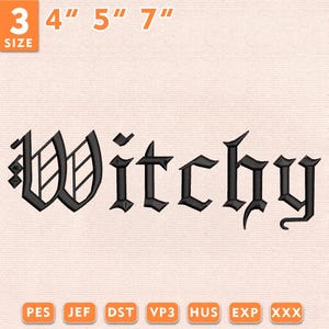 Op de afbeelding: Een borduurontwerp met het woord Witchy in een zwart gotisch lettertype. De afbeelding toont tekst die 3 beschikbare maten aangeeft: 4, 5 en 7 inch. De onderaan vermelde bestandsformaten zijn PES, JEF, DST, VP3, HUS, EXP en XXX.