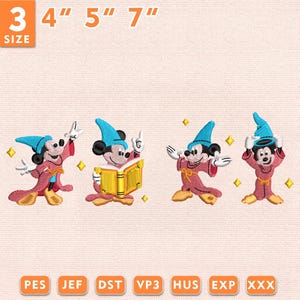 Puede incluir: Cuatro diseños de bordado a máquina con un personaje de ratón de dibujos animados con sombrero de mago azul y túnica rosa. El personaje aparece en varias poses, leyendo un libro amarillo y rodeado de estrellas amarillas. Texto: 3 4" 5" 7" SIZE y formatos PES, JEF, DST, VP3, HUS, EXP, XXX.