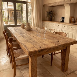 Mesa de comedor de roble macizo con borde natural – Muebles rústicos de madera de granja