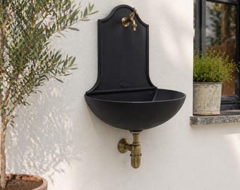 Fontaine murale d'extérieur fabriquée en Italie – Fontaine murale moderne modèle Marbella en aluminium pour jardin, terrasse, cour et décoration extérieure