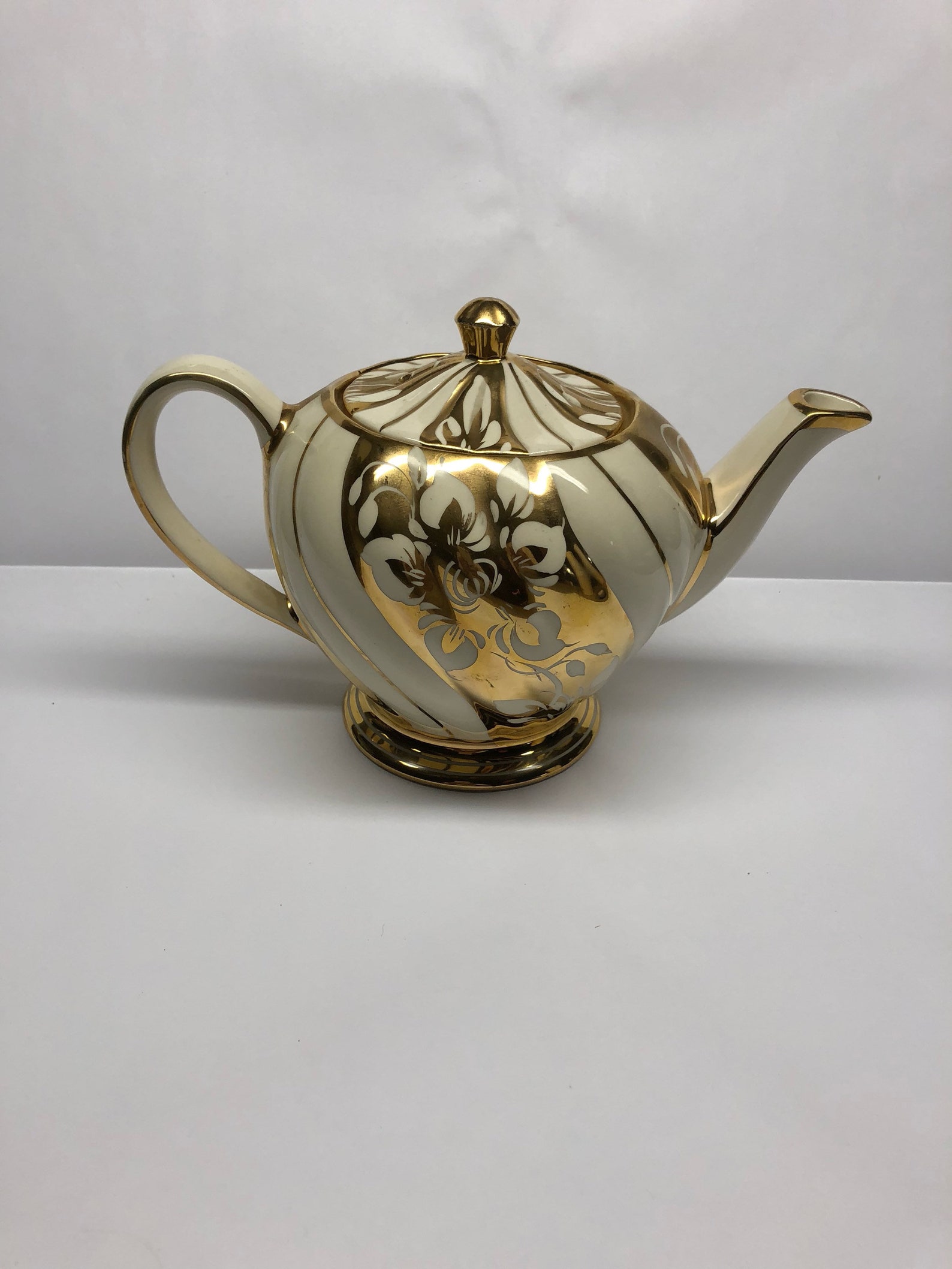Vintage Staffordshire Sadler Teapot // Made in England // 1700 Etsy UK