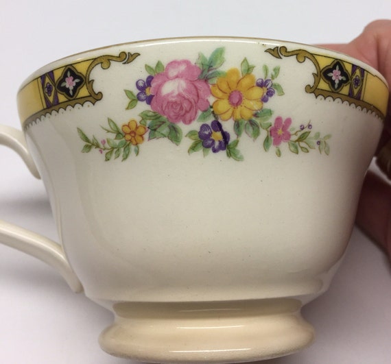 Ameri VINTAGE - china Vintage Old Royal Bone China Sugar and Creamer Set With Tray