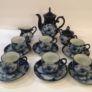 Coffee Set Lotus flower decor set,  &quot;hand spray&quot; KT in glaze Japan, Spritzdekor. Mid-century 1960/1970. Cobalt Blue 17 piece set.