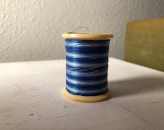 Vintage Retors D'alsace made in France spool of thread with 2 shades of Blue