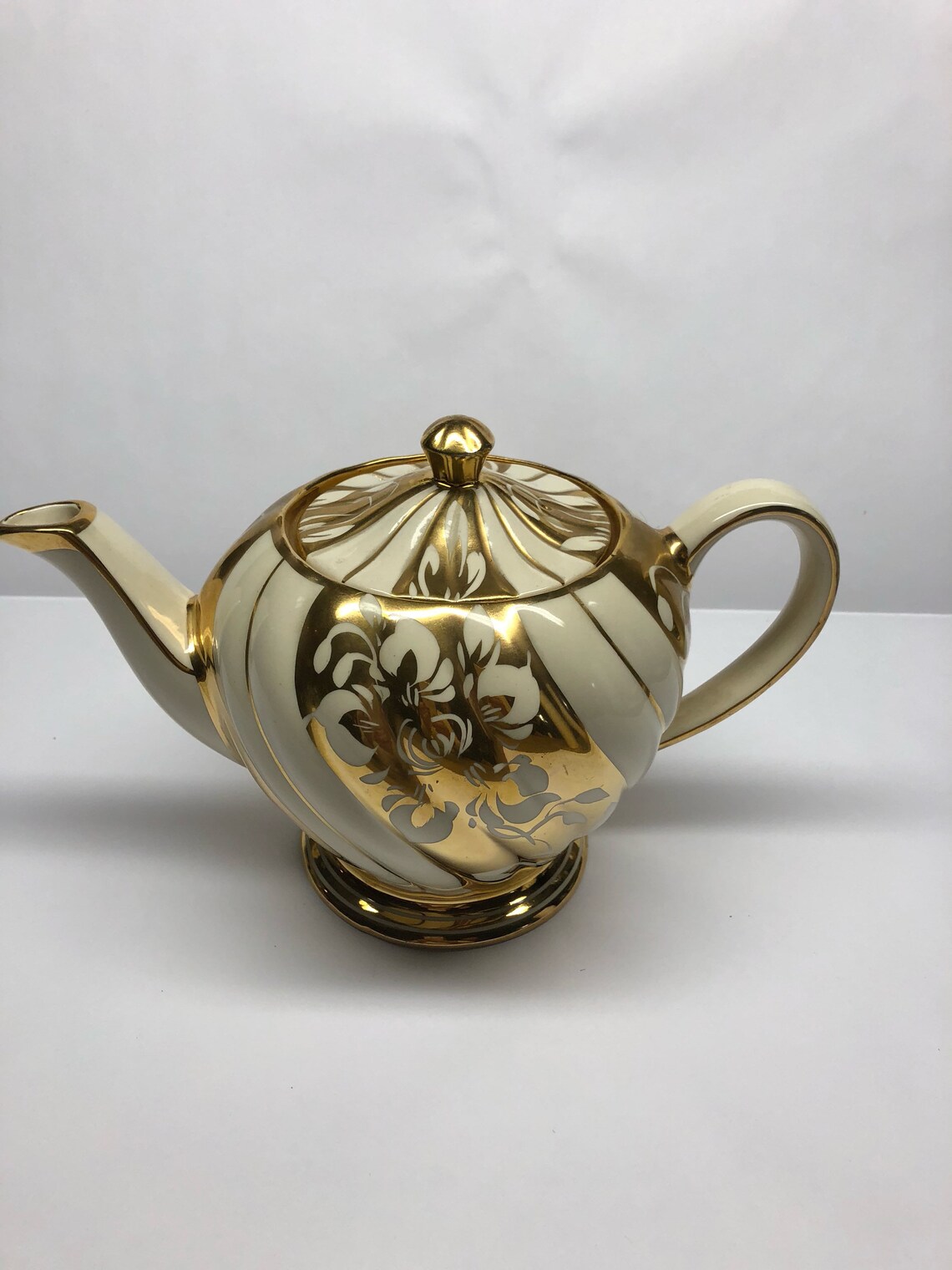 Vintage Staffordshire Sadler Teapot // Made in England // 1700 Etsy