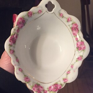 Austria Bowl Mark with a Pot with a W on it above the word Austria in all caps pin dish