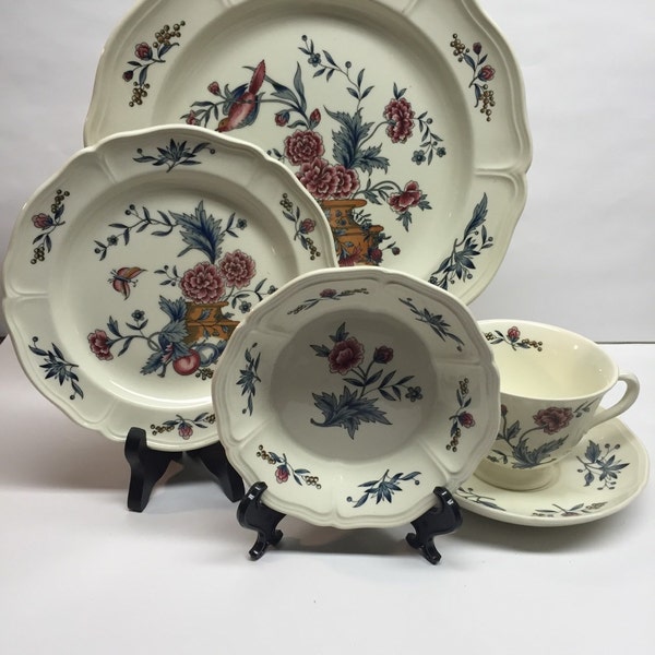 Vintage Wedgwood place setting 5 piece Williamsburg Potpourri by Saucer Etruria Barlaston Pattern 1972 Vintage