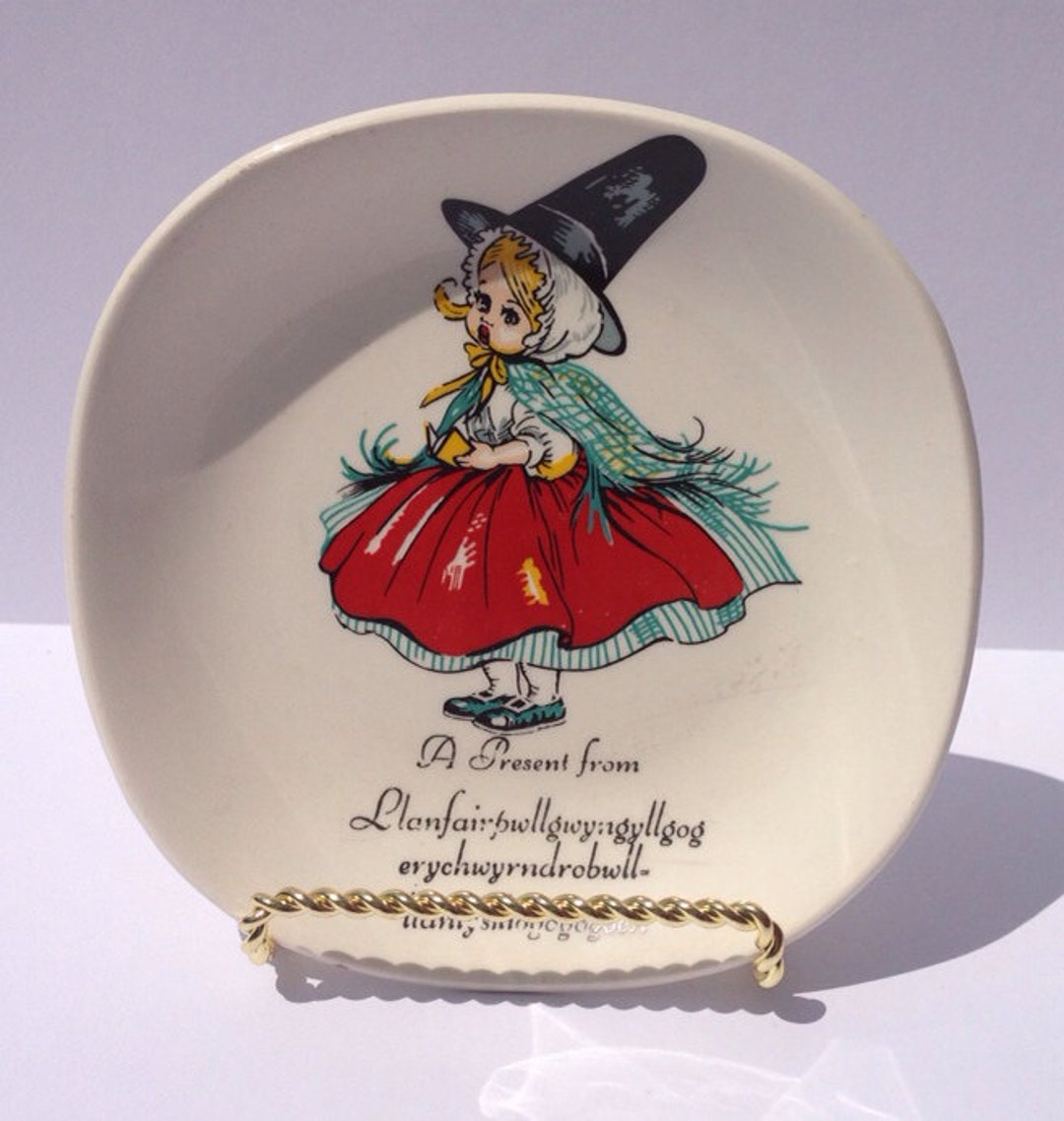 1965 Brownie Downing Rare Collectable Pin Plate Little Welsh Girl J H