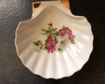 Vintage Yolo Boeki Trinket Dish Scallop Shell Bowl Hibiscus flowers