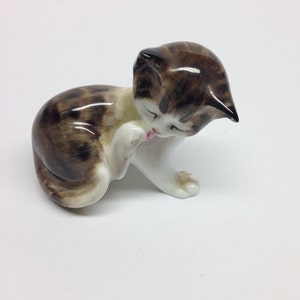 Peggy Davis Royal Doulton Figurine Tabby   HN2580 KJ Kitten Tabby Cat Porcelain
