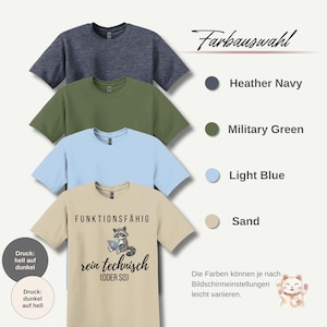 May include: Four t-shirts in different colors: heather navy, military green, light blue, and sand. The bottom shirt has a raccoon graphic with the text "FUNKTIONSF&Auml;HIG rein technisch (ODER SO)". The image also shows color swatches and text in German.
