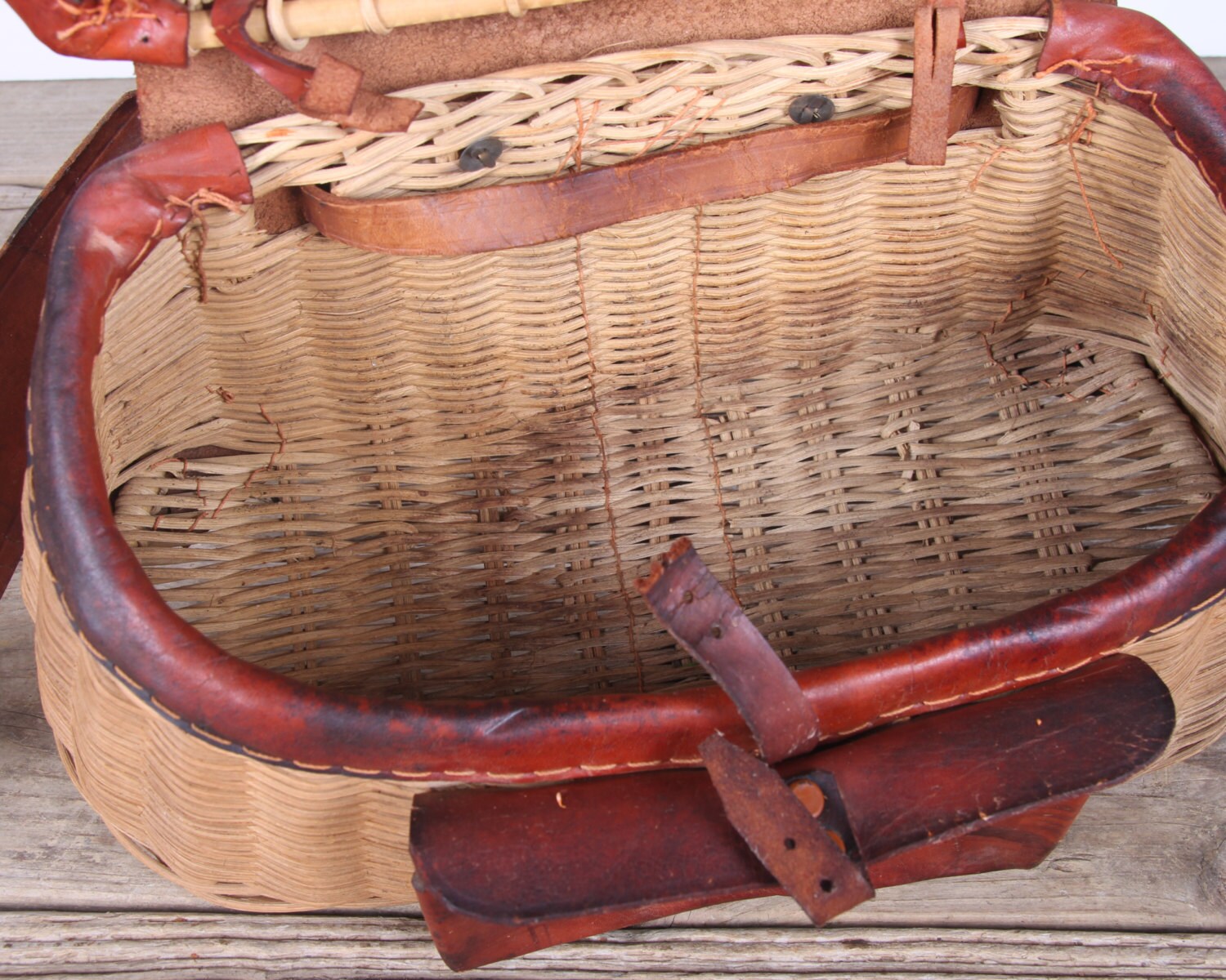 Vintage Genuine Fishing Creel / Fishing Basket / Old Basket Fishing Equipment / Old Fishing