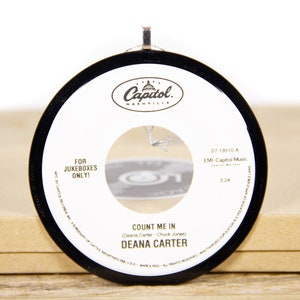 Ornamento natalizio vintage in vinile "Count Me In" di Deana Carter / Decorazioni natalizie vintage / Folk, Country