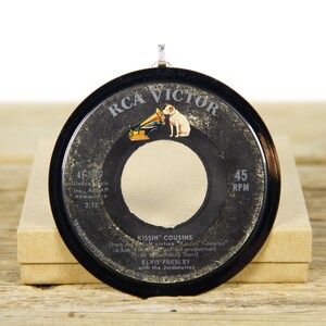 Vintage Elvis Presley &quot;Kissin&#39; Cousins&quot; Vinyl Record Christmas Ornament from 1964 / Elvis Gift / Elvis Record Music Gift / Rock&#39;
