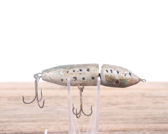 antique wooden fishing lures