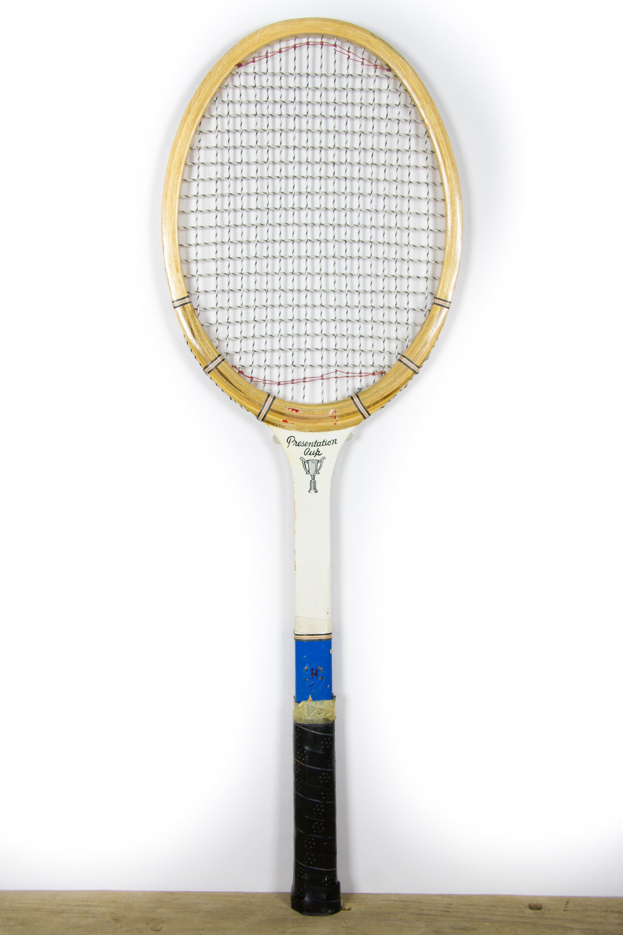 *NEU*Germina Elite Tennisschläger L2 = 4 1/4 racket Holz vintage strung DDR Kult 