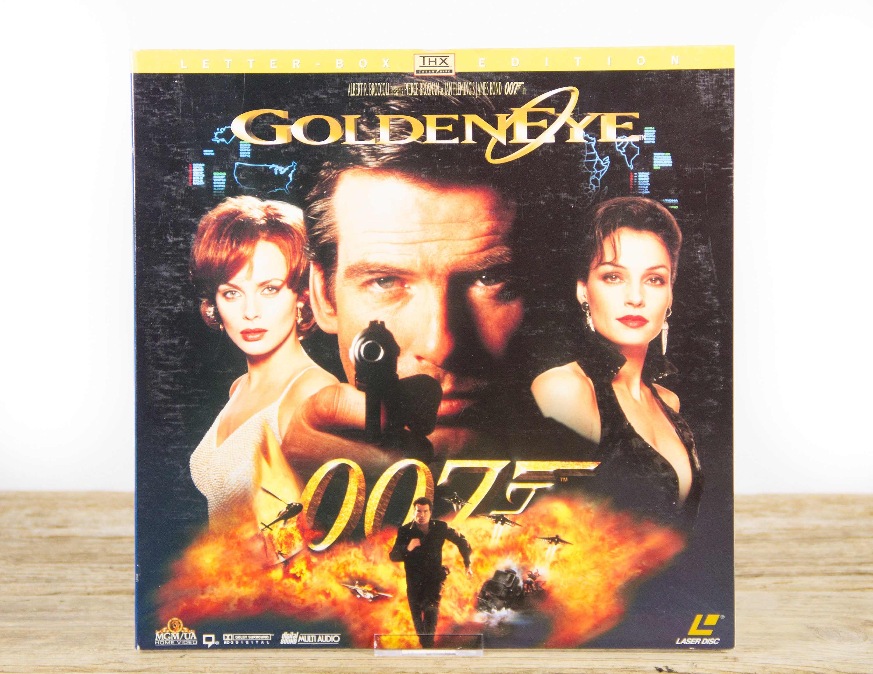 Vintage 1995 Golden Eye James Bond 007 LaserDisc Movie / Vintage Laser