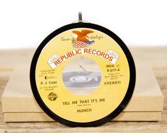 Vintage Munch "Tell Me That It's Me" Record Christmas Ornament from 1976 / Vintage Holiday Decor / Rock, Pop, Hard Rock