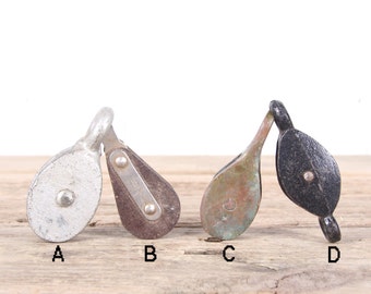 Vintage Metal Pulley / Pulley Light / Barn Pulley / Antique Pulley / Pulley Lamp / Industrial Pulley / Cast Iron Pulley / Pulley Wheel