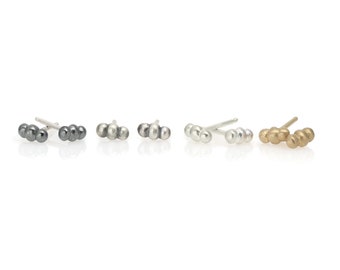 Pebble Bar - 3 Pebble Studs