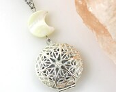 Moon Photo Locket Necklace, Pearl Moon, Crescent Moon, Moon Phase, Picture Locket Necklace, Astronomy Gifts, Moon Locket, Celestial