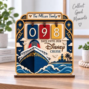 Könnte beinhalten: Ein mehrschichtiger Countdown-Kalender aus Holz mit einem Kreuzfahrtschiff, Meereswellen und einem Leuchtturm. Oben steht The Miller Family, und in der Mitte ist die Zahl 098 über dem Text DAYS UNTIL OUR Disney CRUISE in Blau, Rot und Gelb zu sehen.