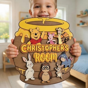 Letrero personalizado de Winnie the Pooh, arte de pared de madera 3D personalizado con tarro de miel, decoración para guardería, regalo para baby shower, letrero para habitación de Tigger, Piglet y Eeyore