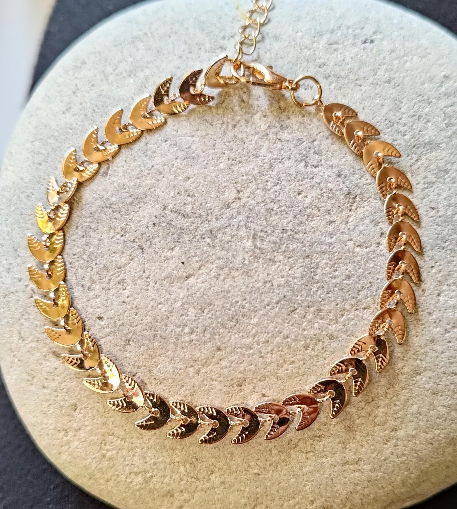 Gold Tone Fishtail Bracelet with Dotted Tips