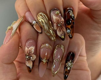 Uñas postizas con diseño floral de ondas doradas / Elegante set de uñas postizas para bodas / Lujoso diseño de flores doradas / TC52N