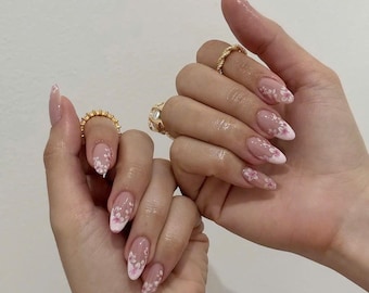 Uñas postizas con diseño de flor de cerezo Sakura, delicado diseño floral rosa, pétalos blancos pintados a mano, estilo veraniego de ensueño, TC79F