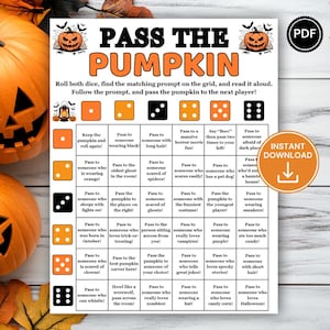 Op de afbeelding: Een printbaar spelblad getiteld Pass the Pumpkin met een raster van opdrachten voor een dobbelspel. Het ontwerp bevat oranje en zwarte dobbelsteenpictogrammen, pompoenillustraties en spelinstructies op een witte achtergrond.