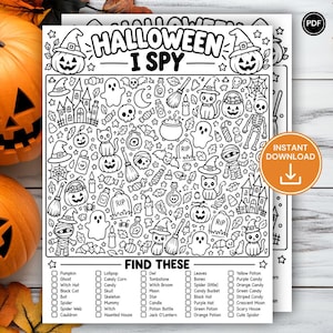Pode incluir: Uma folha de atividades de Halloween I Spy em preto e branco com ilustrações de linhas de abóboras, fantasmas, gatos, esqueletos, múmias e casas assombradas, com uma lista de verificação na parte inferior para encontrar os itens.