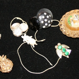 Lot of 14 Buttons 1940s & 1950s Vintage