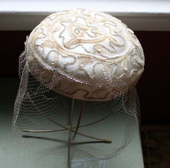 Vintage 1950\'s Marche Exclusive Fascinator Hat with Bead Swirl And Sequins 1950s Sequin Beaded Bridal Wedding Skull Cap Fascinator Hat  main image 4