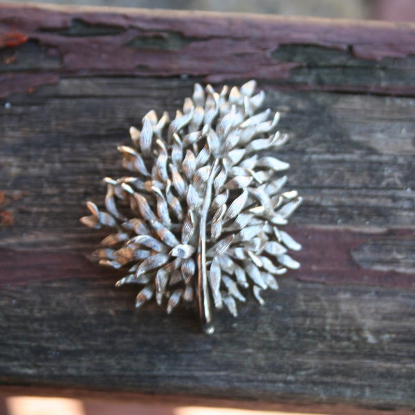 Lisner Leaf Brooch Pin