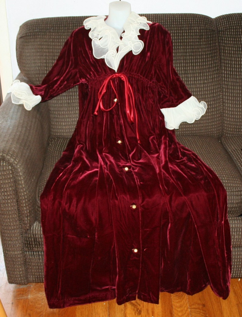 Red Velvet Robe Fashions by Marilyn 1960s image 1