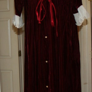 Red Velvet Robe Fashions by Marilyn 1960s image 7