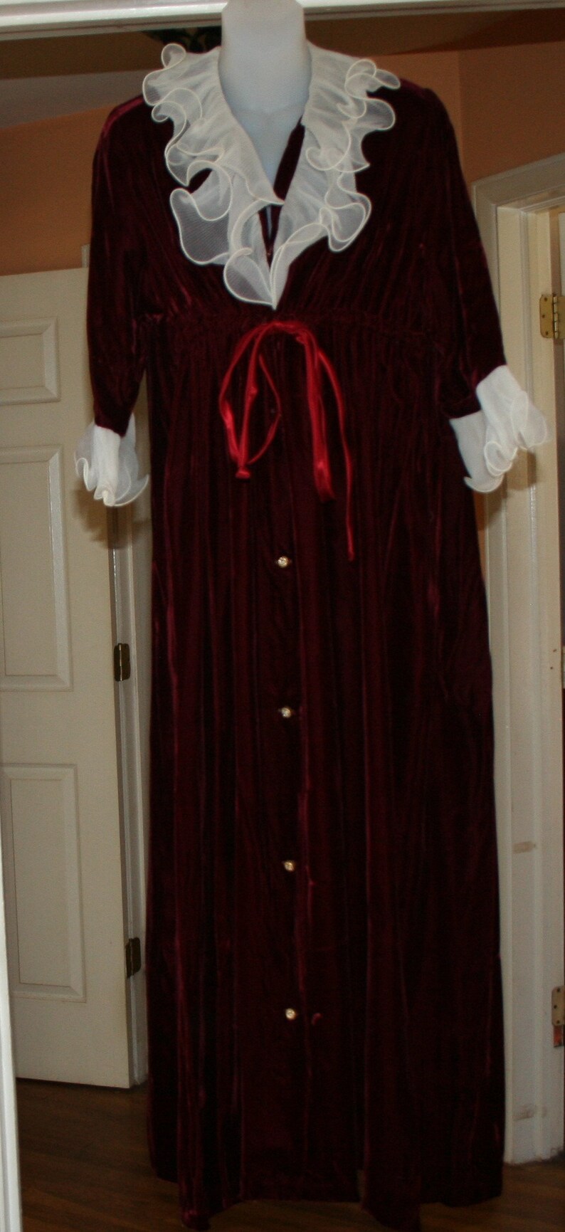 Red Velvet Robe Fashions by Marilyn 1960s image 7