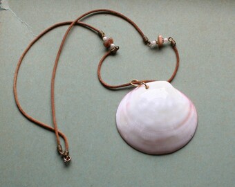 Sea Shell Necklace Leather 1970s